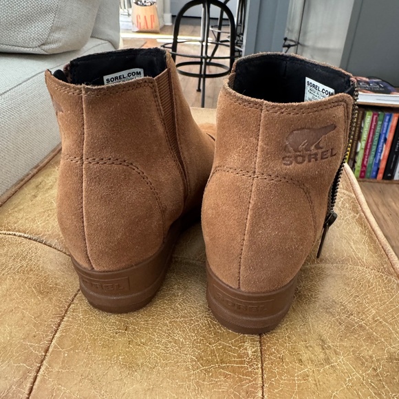 Sorel tan suede boots size 6 - Picture 4 of 5